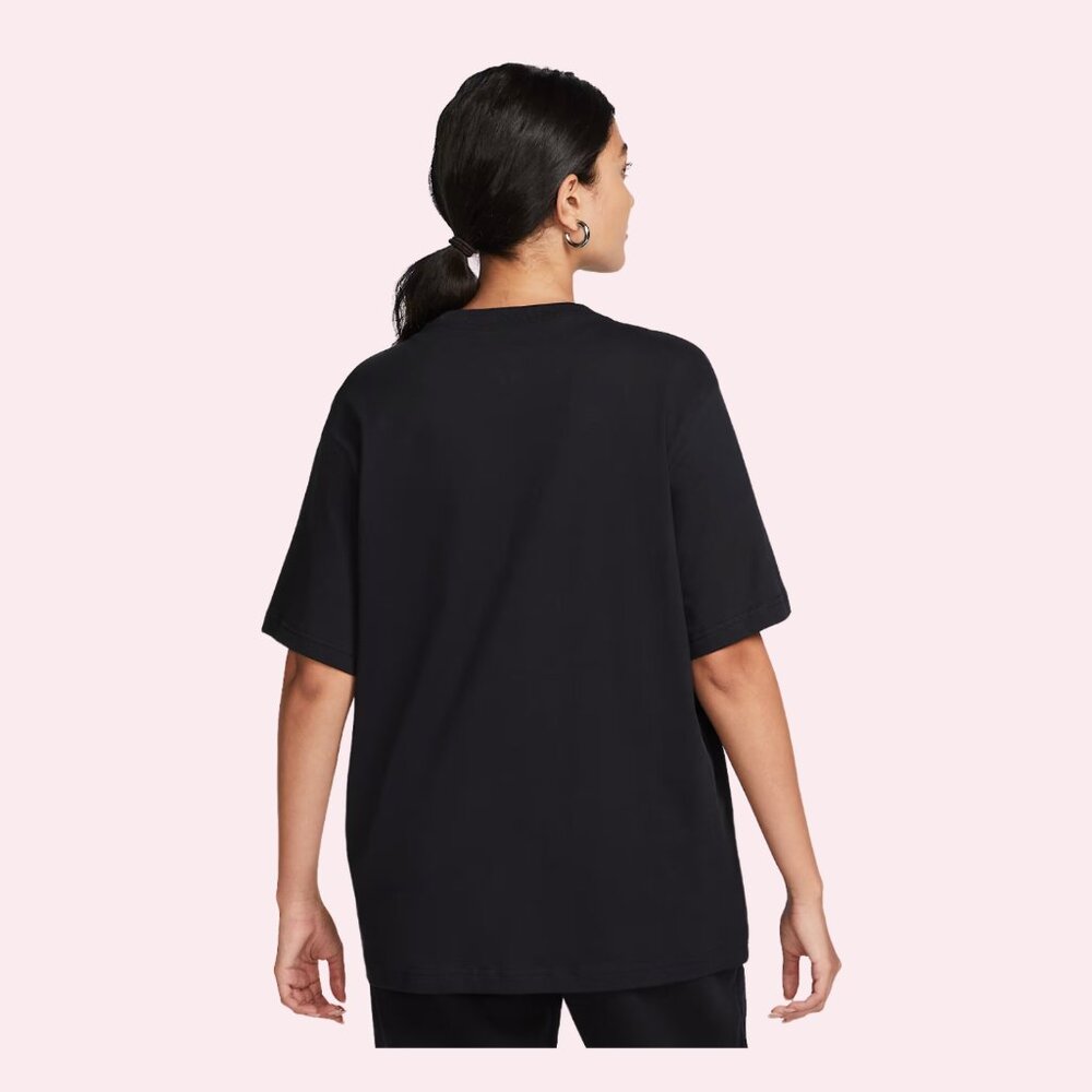 Nike The Nike Tee Loose Fit Size Small - Picture 2 of 6